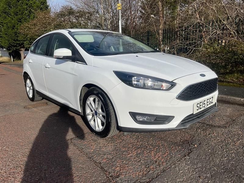Used Ford Focus Zetec 120 HP (88 kW) 2015 White Hatchback