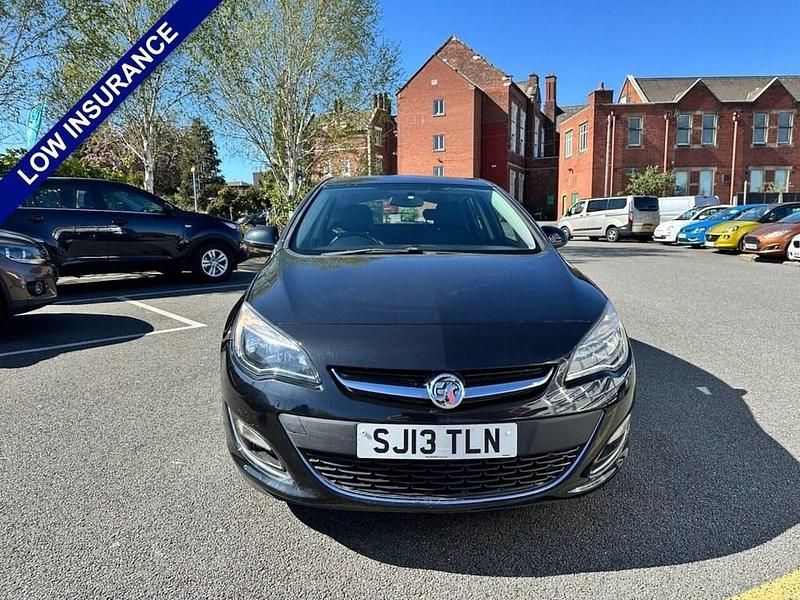 Used Vauxhall Astra SRi 100 HP (73 kW) 2013 Black Hatchback