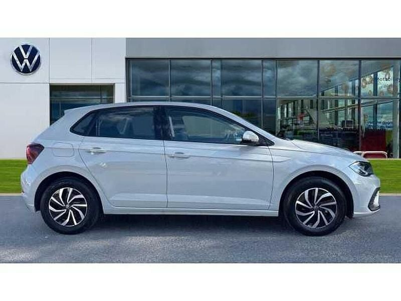 Usado VW Polo Life 95 HP (69 kW) 2024 Cinzento Citadino