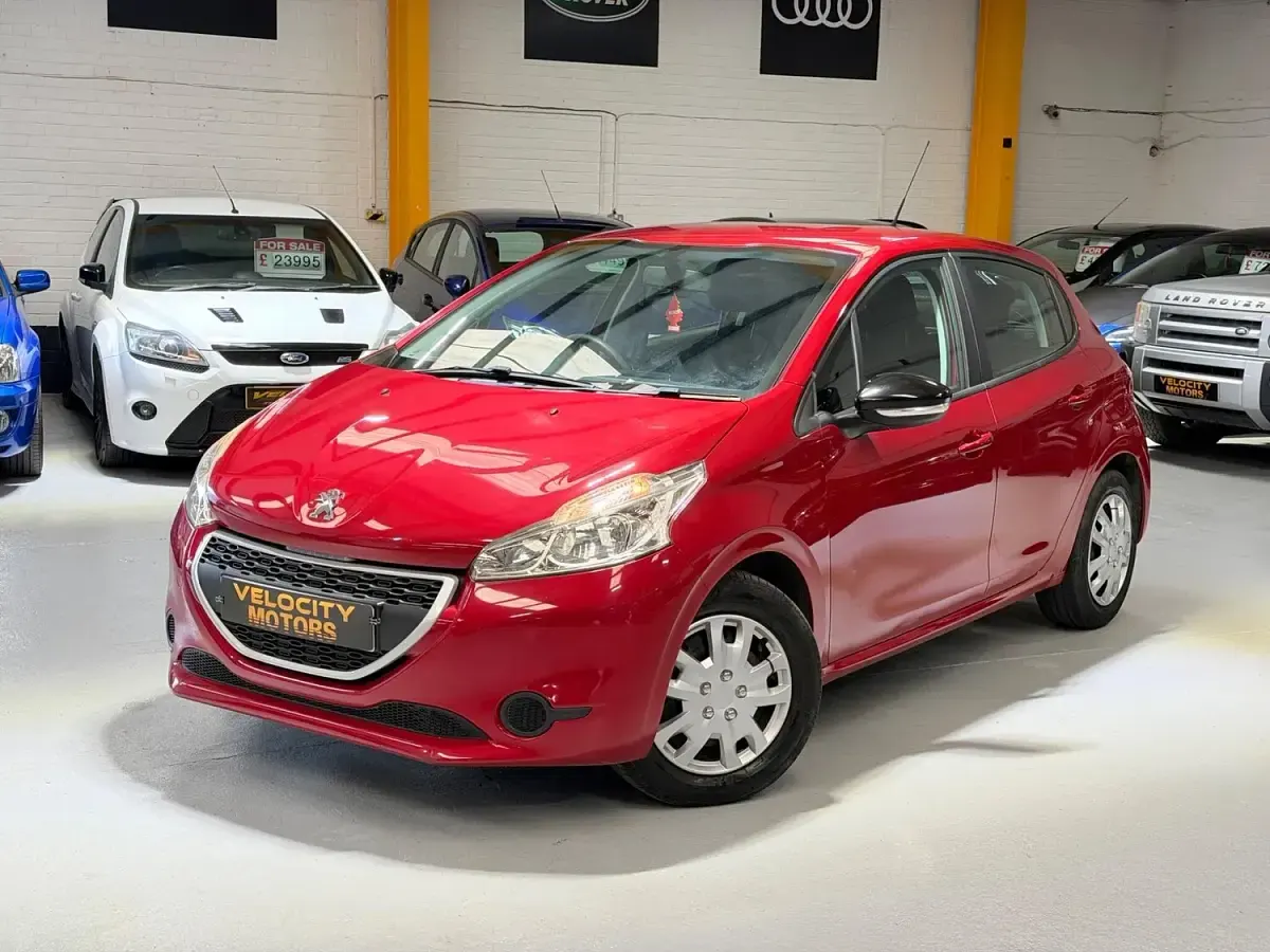 Used Peugeot 208 Access 68 HP (50 kW) 2015 Red Hatchback