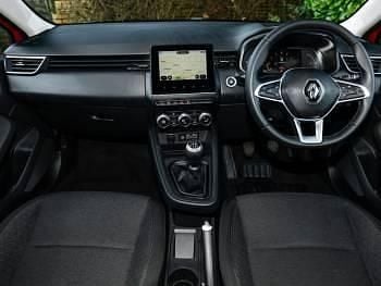 Used Renault Clio V Evolution 90 HP (66 kW) 2023 Red Hatchback