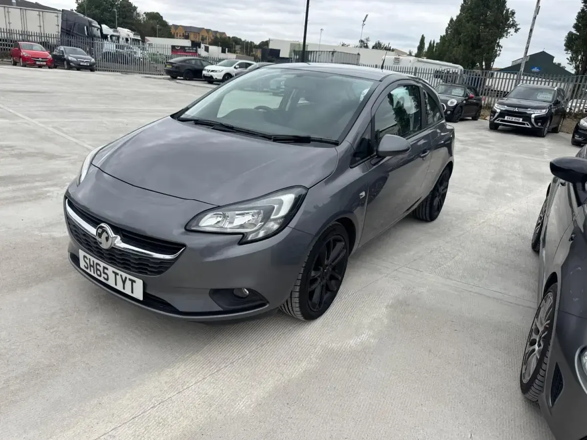 Used Vauxhall Corsa Design Edition 90 HP (66 kW) 2015 Grey Hatchback