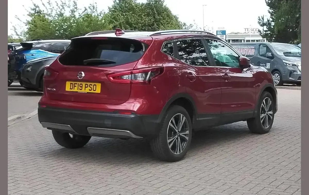 Used Nissan Qashqai N-Connecta 138 HP (101 kW) 2019 Red SUV