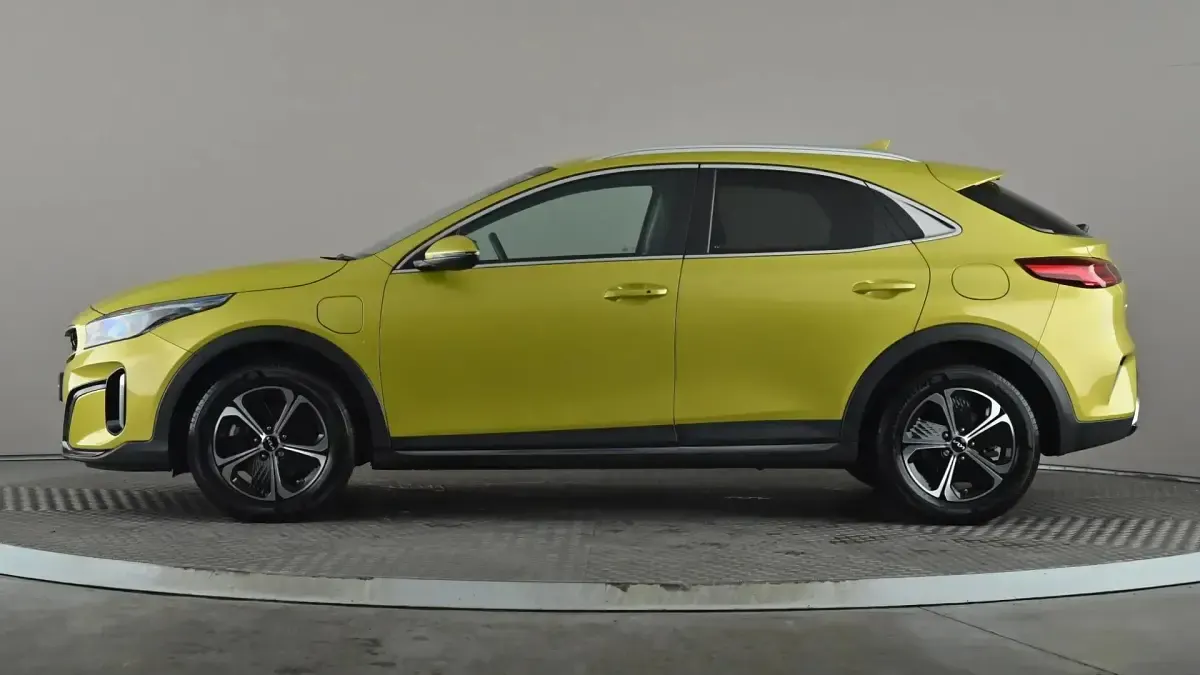 Usado Kia XCeed 139 HP (102 kW) 2023 Amarelo SUV
