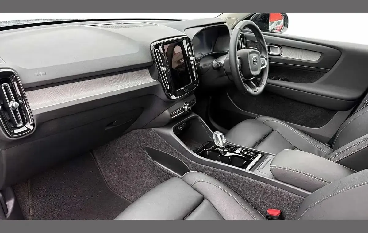 Used Volvo XC40 Ultra 194 HP (142 kW) 2025 Blue SUV