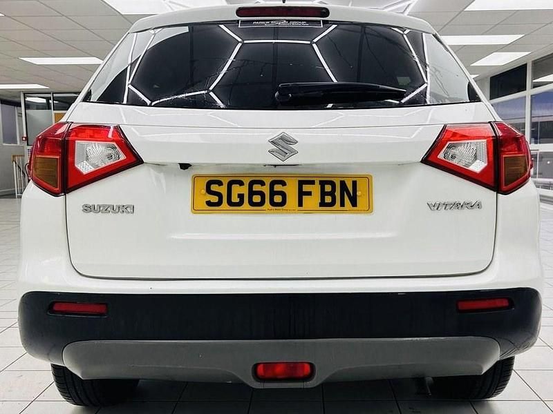 Used Suzuki Vitara SZ-T 120 HP (88 kW) 2016 White SUV
