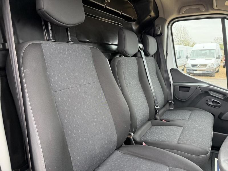 Used Vauxhall Movano 130 HP (95 kW) 2019 White MPV