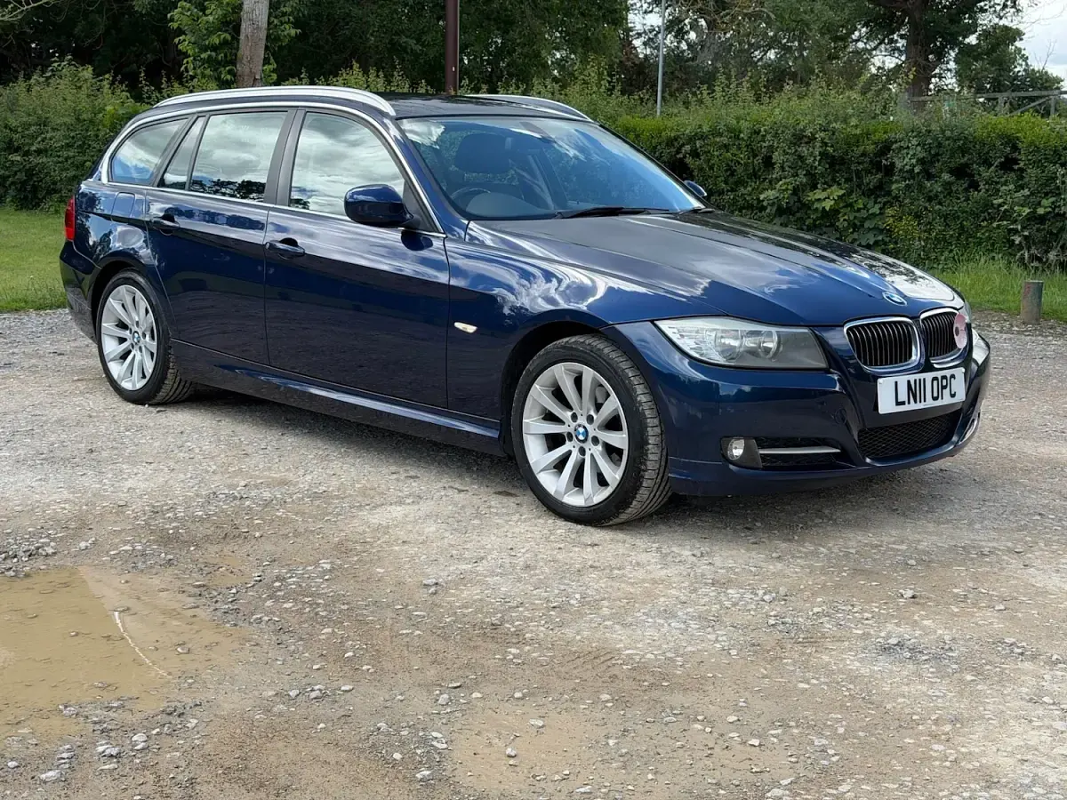Used BMW 318 Exclusive 2011 Blue Estate