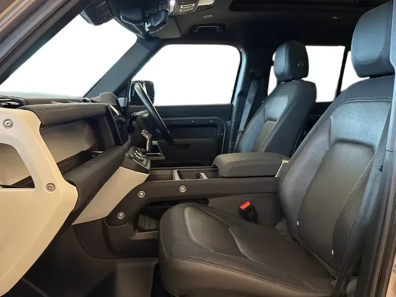 Used Land Rover Defender SE Dynamic 300 HP (220 kW) 2023 Grey SUV