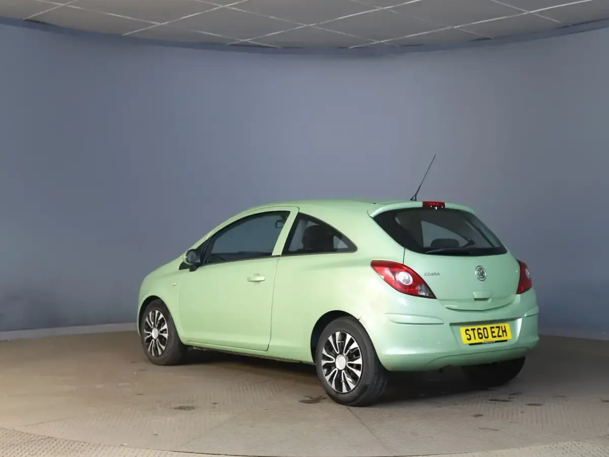 Used Vauxhall Corsa 85 HP (62 kW) 2010 Green Hatchback