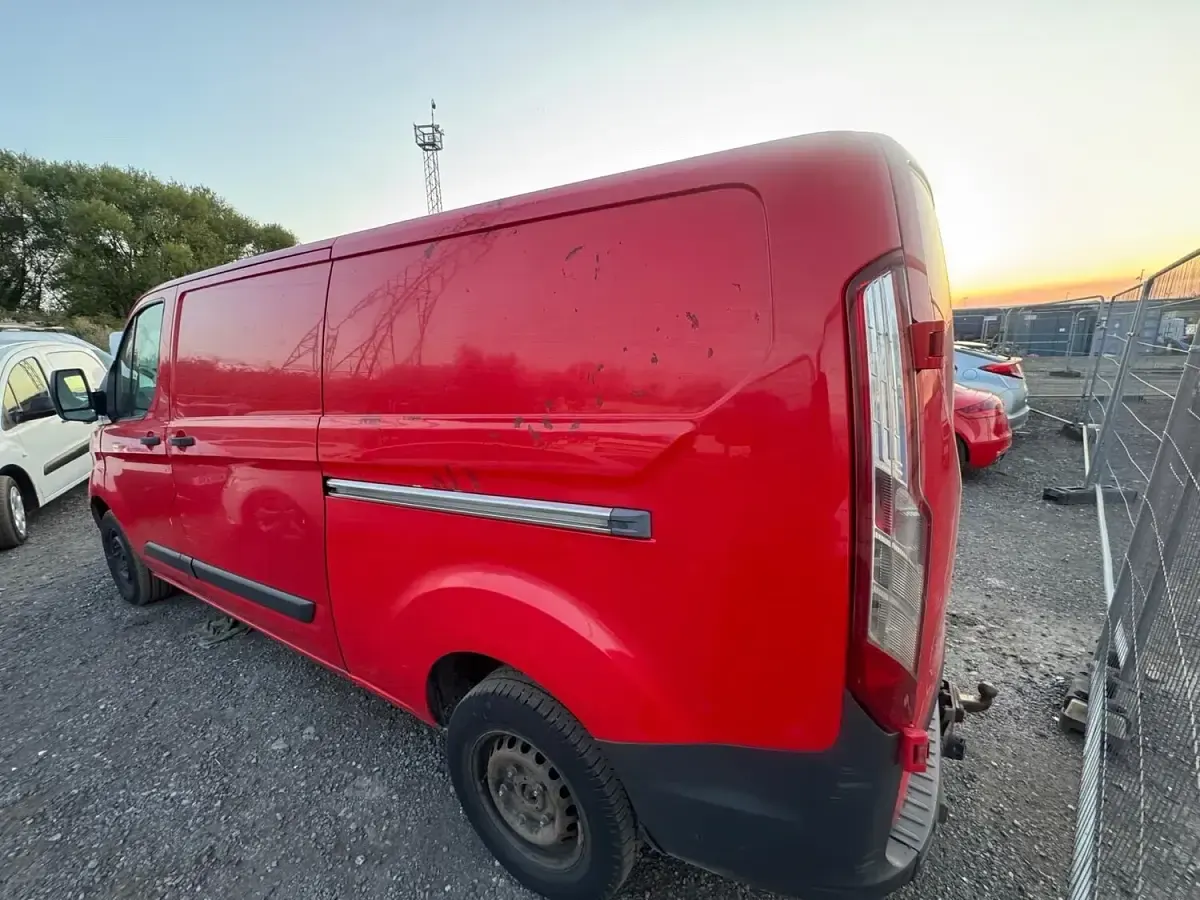 Used Ford Transit Custom Trend 125 HP (91 kW) 2015 Red Van