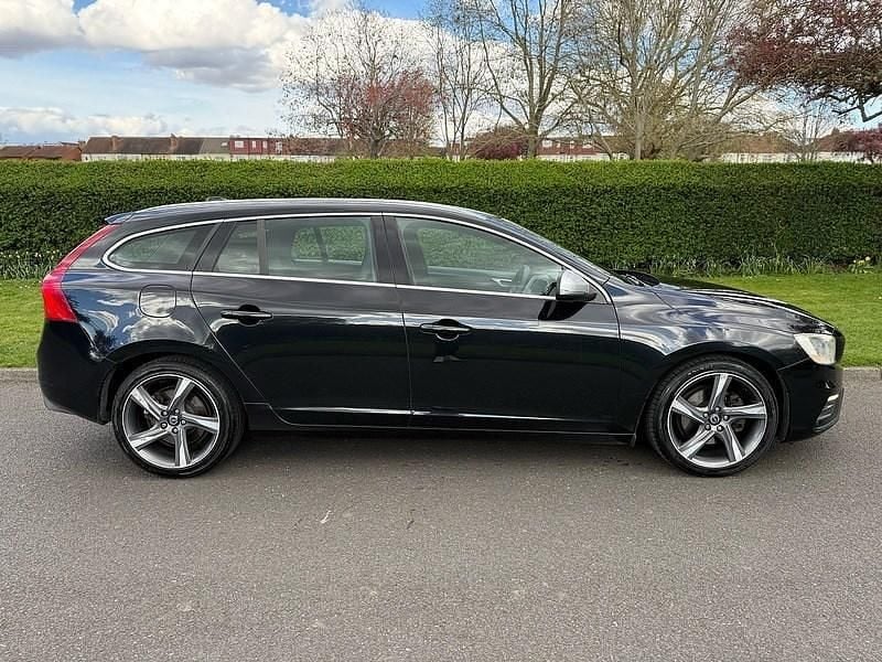 Used Volvo V60 R-Design 181 HP (133 kW) 2014 Black Estate