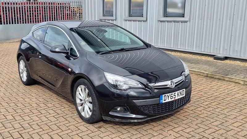 Black Used 2016 Vauxhall Astra GTC SRi Hatchback | £4,000 (Fair price) - Image 1/4