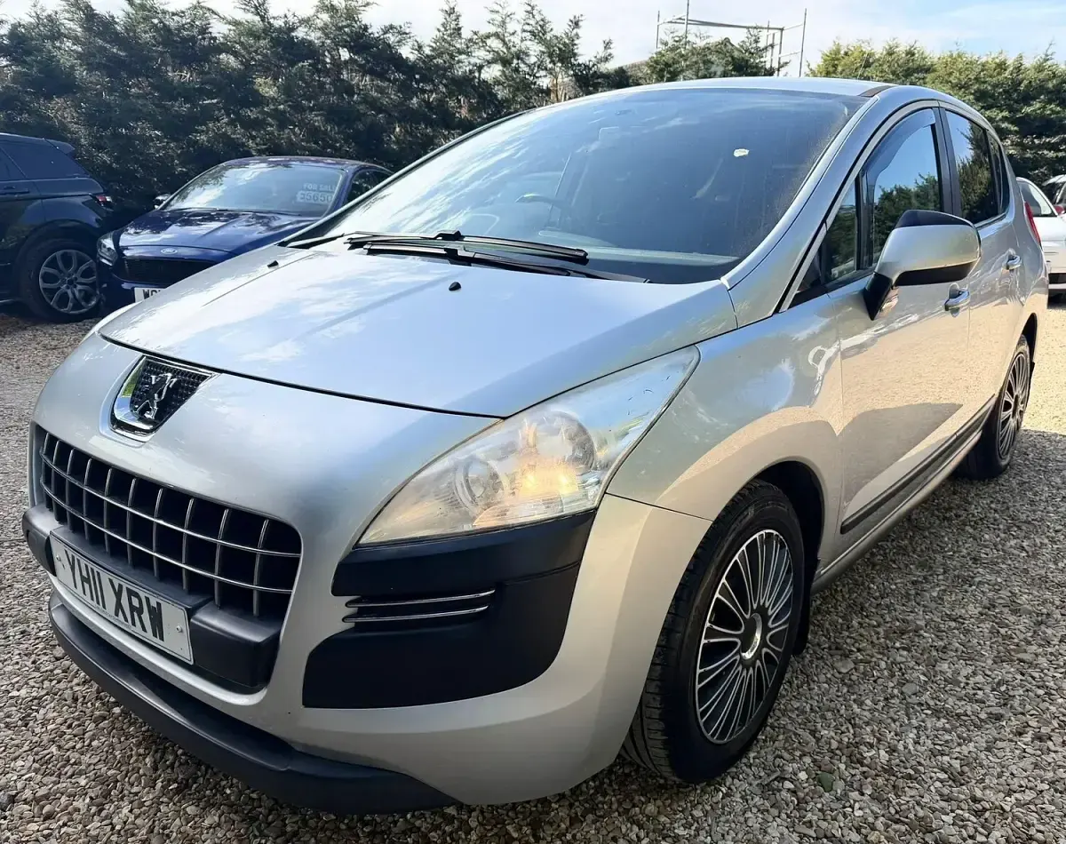 Used Peugeot 3008 Active 112 HP (82 kW) 2011 Silver Estate