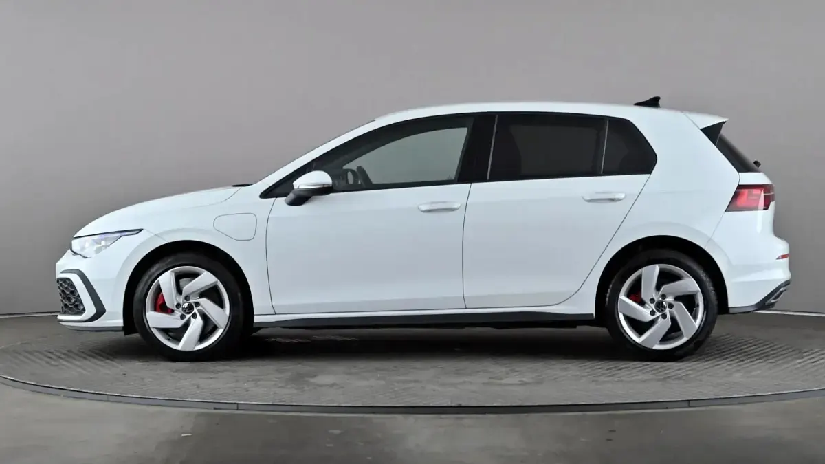 Used VW Golf VIII GTE 245 HP (180 kW) 2022 White Hatchback
