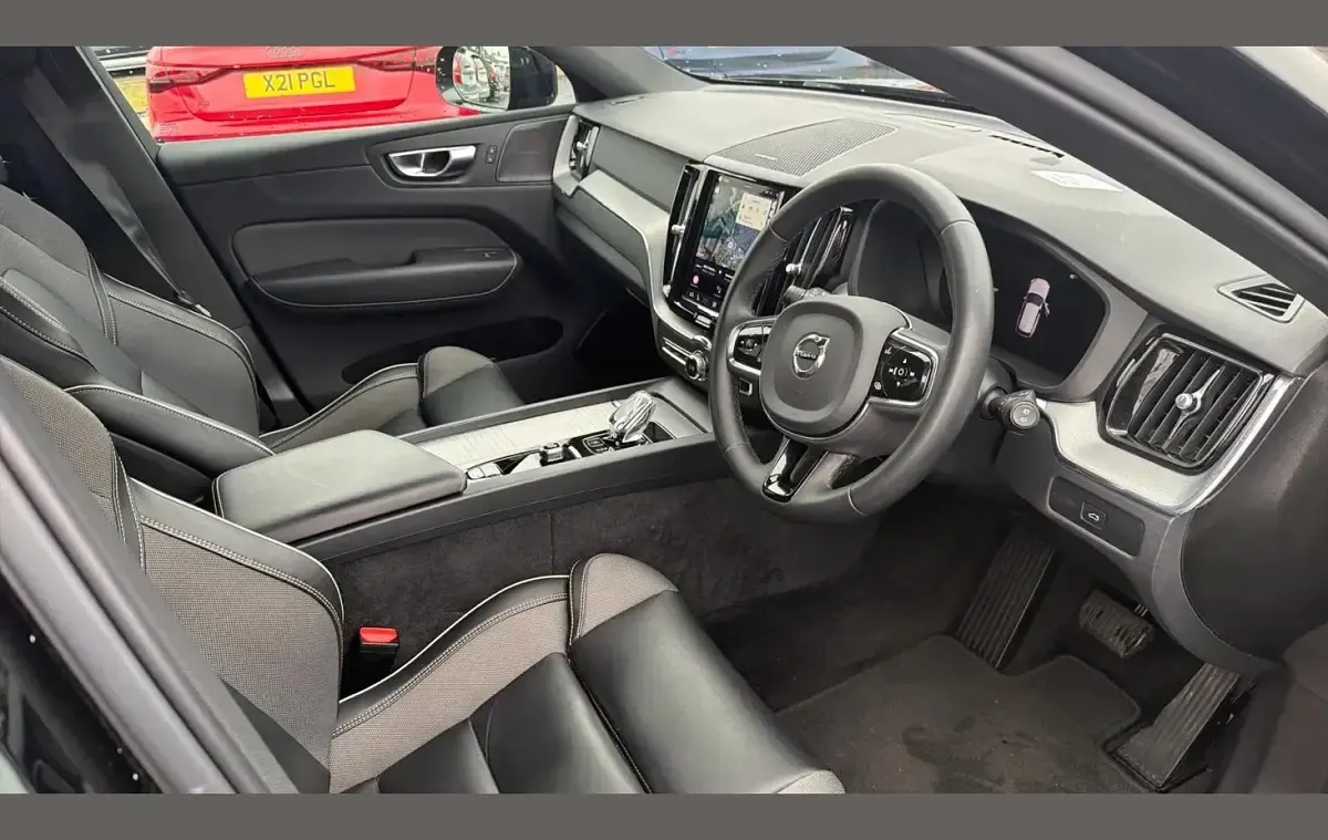 Used Volvo XC60 Plus 194 HP (142 kW) 2023 Black SUV