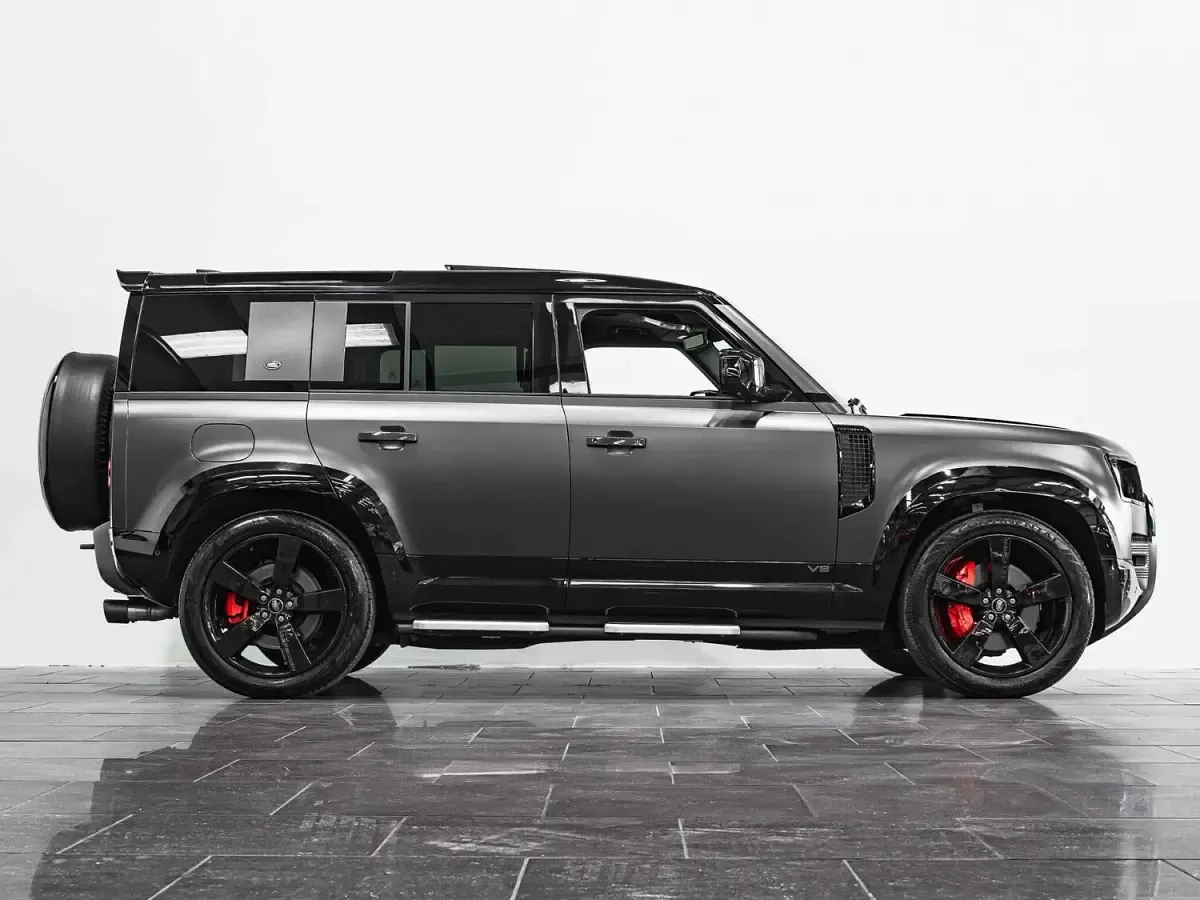 Usado Land Rover Defender Carpathian Edition 525 HP (386 kW) 2023 Cinzento SUV