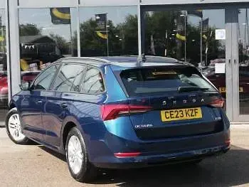 Used Skoda Octavia SE Technology 110 HP (80 kW) 2023 Blue Estate