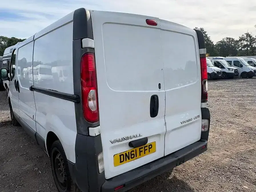 Used Vauxhall Vivaro 115 HP (84 kW) 2011 White MPV