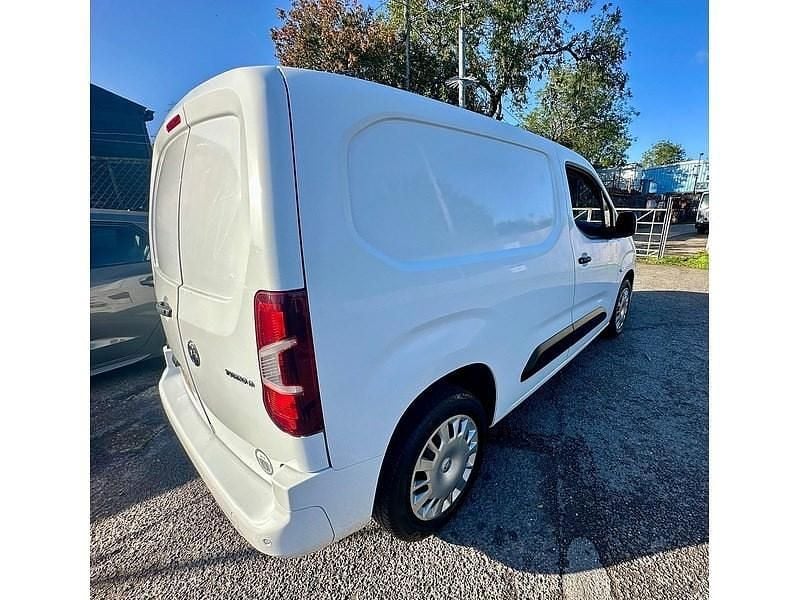Used Vauxhall Combo Sportive 130 HP (95 kW) 2019 White Van