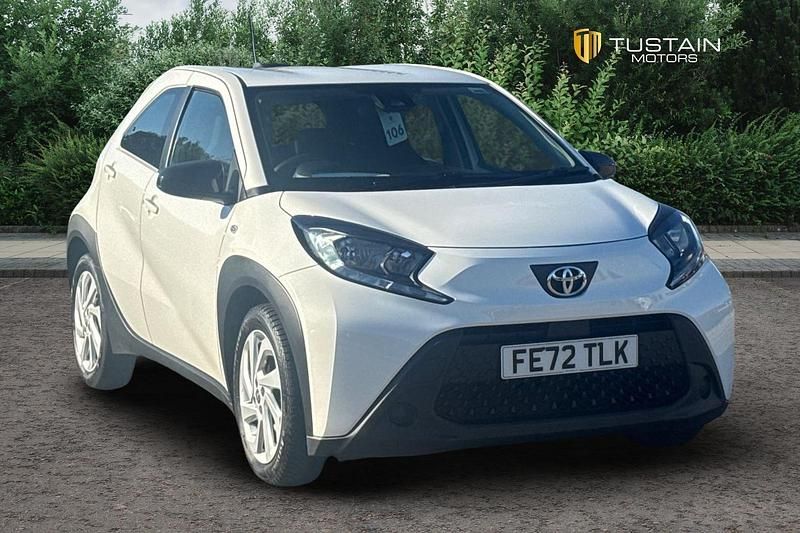 White Used 2022 Toyota Aygo PURE Hatchback | £9,899 (Fair price) - Image 1/4