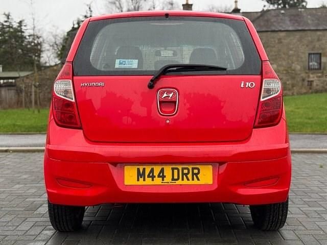 Used Hyundai i10 Active 85 HP (62 kW) 2013 Red Hatchback