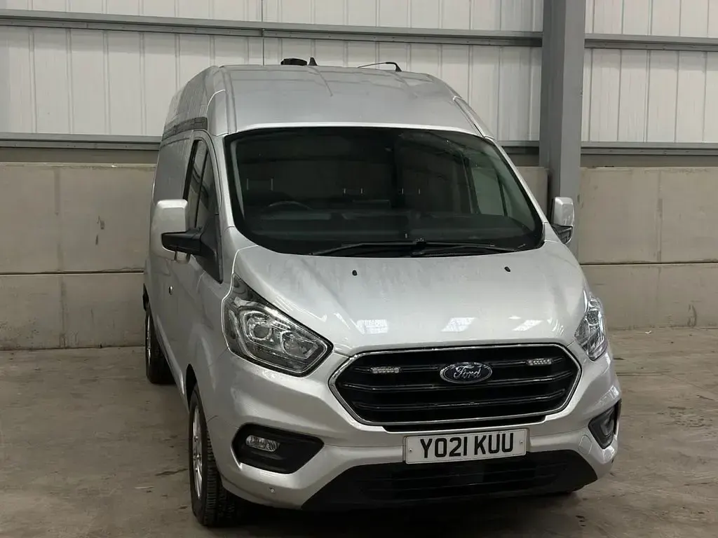 Käytetty Ford Transit Custom Limited 170 HP (125 kW) 2021 Hopea