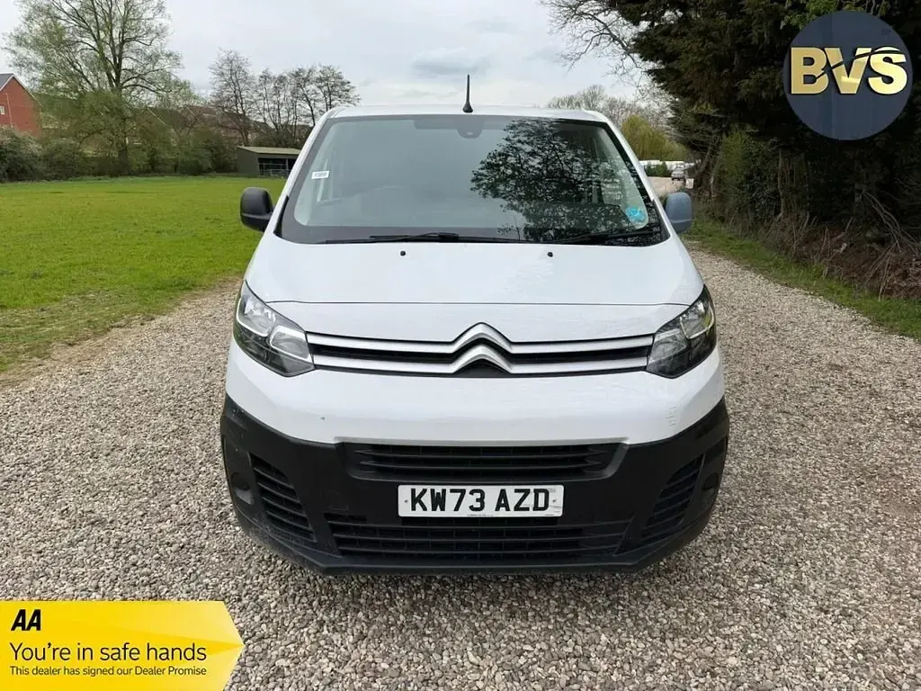Używany Citroën Dispatch 2023 Biały Minivan