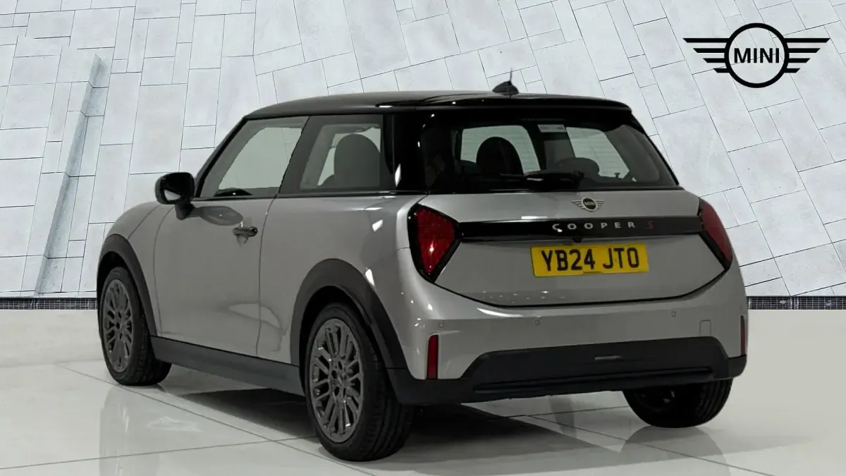 Używany Mini Cooper S Hatch 201 KM (147 kW) 2024 Srebrny Hatchback