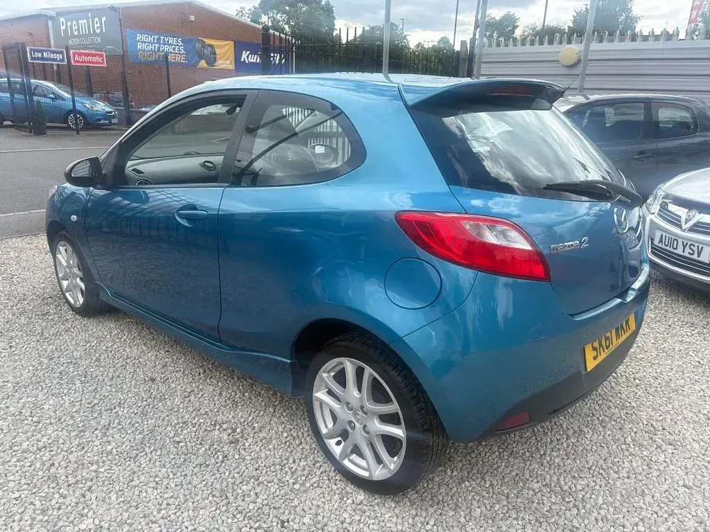 Used Mazda 2 Inclusive 102 HP (75 kW) 2011 Blue Hatchback