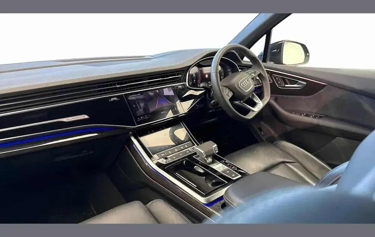 Used Audi Q7 Black Edition 228 HP (167 kW) 2025 Blue SUV