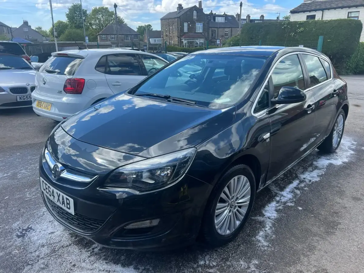 Używany Vauxhall Astra Excite 2014 Czarny Hatchback