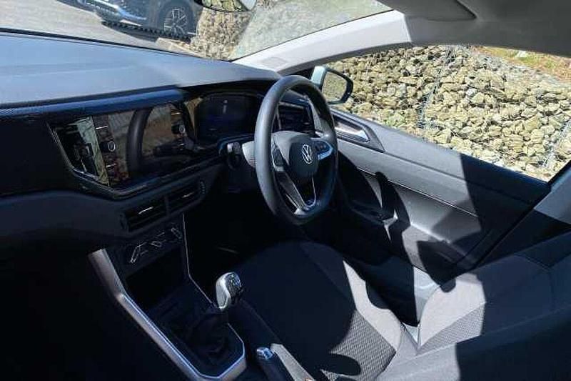 Usado VW Polo Life 95 CV (69 kW) 2023 Plateado Utilitario