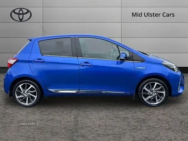 Used Toyota Yaris Hybrid 2017 Blue Hatchback