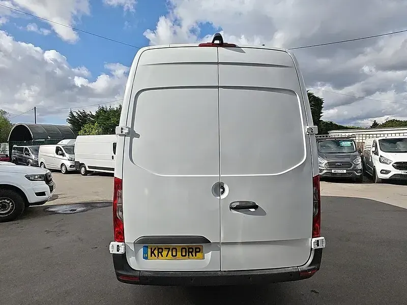 Używany Mercedes Sprinter Progressive 140 KM (102 kW) 2020 Biały Van