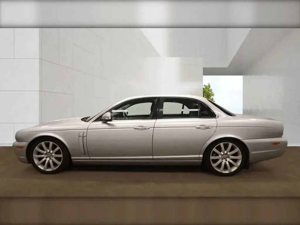 Used Jaguar XJ Executive 204 HP (150 kW) 2009 Silver Sedan