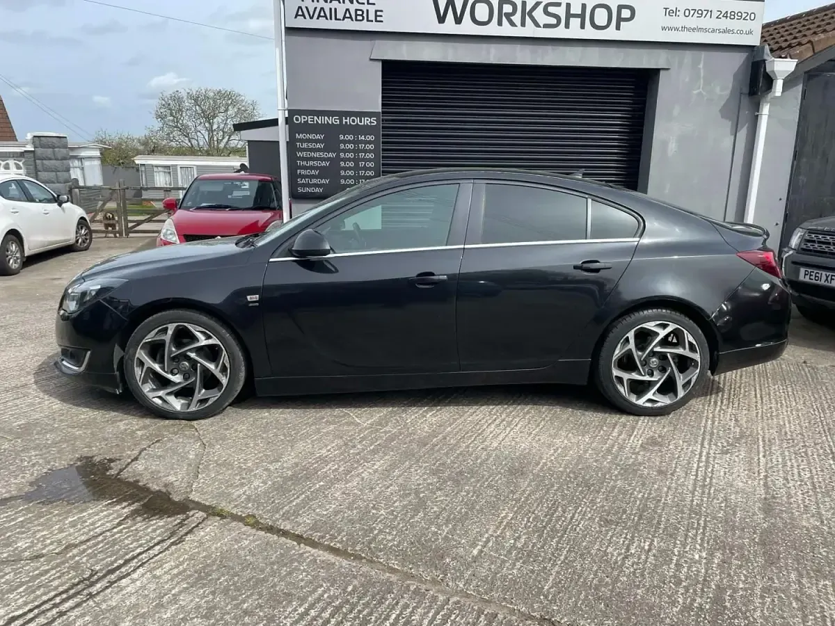 Second-hand Vauxhall Insignia SRi 140 CP (102 kW) 2014 Negru Hatchback