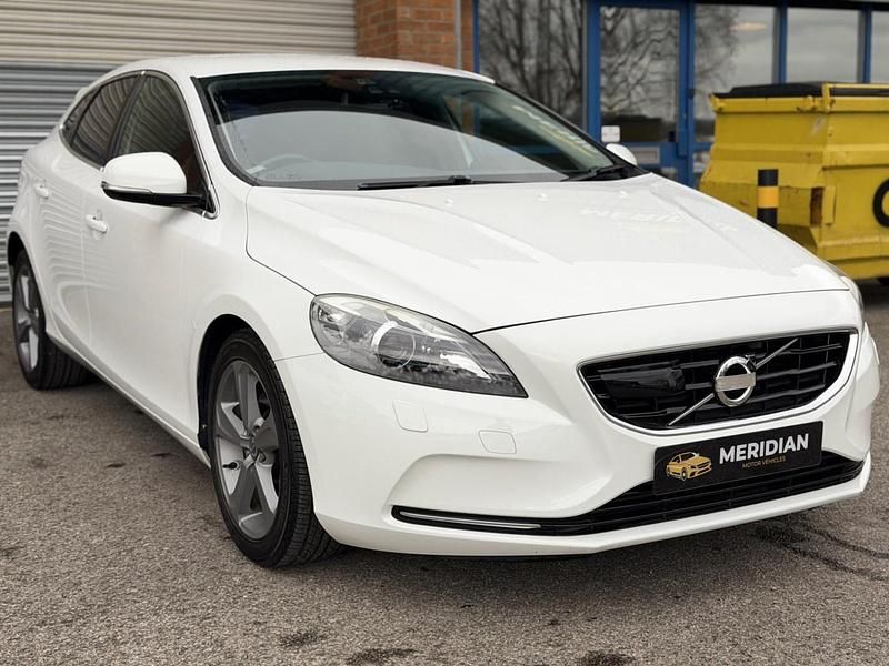 Gebraucht Volvo V40 SE Lux 180 PS (132 kW) 2014 Kleinwagen