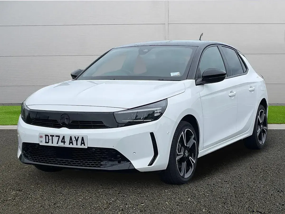 Used Vauxhall Corsa 100 HP (73 kW) 2024 White Hatchback