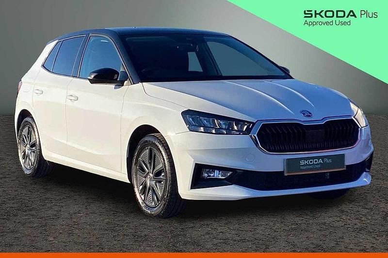 Used Skoda Fabia Colour Edition 59 HP (43 kW) 2024 Moon white metallic black magic pearl effect Hatchback