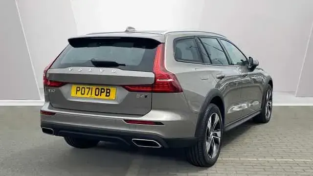Used Volvo V60 CC 194 HP (142 kW) 2022 Estate