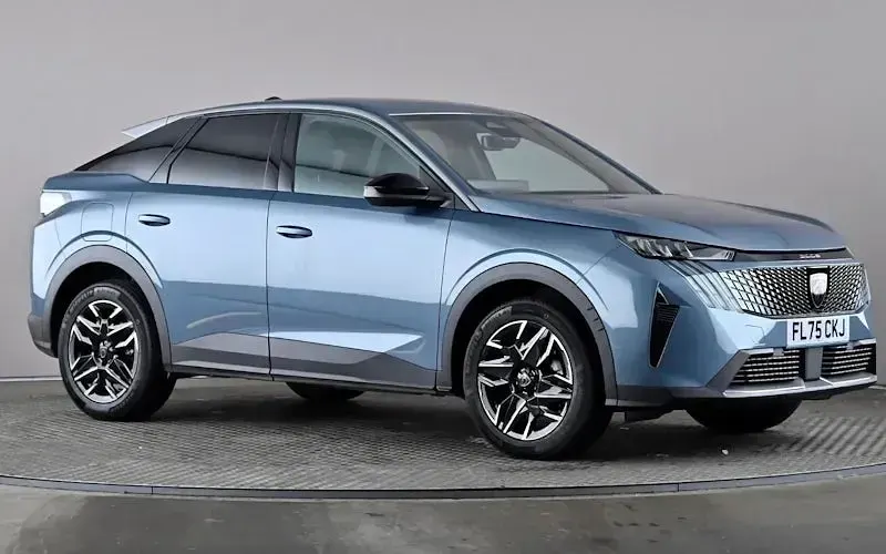 Begagnad Peugeot 3008 Allure 136 HK (100 kW) 2025 SUV