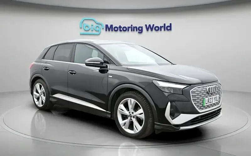 Second-hand Audi Q4 e-tron S-Line 125 kW (170 CP) 2022 Negru SUV