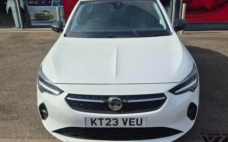 Used Vauxhall Corsa Design Edition 101 HP (74 kW) 2023 White Hatchback