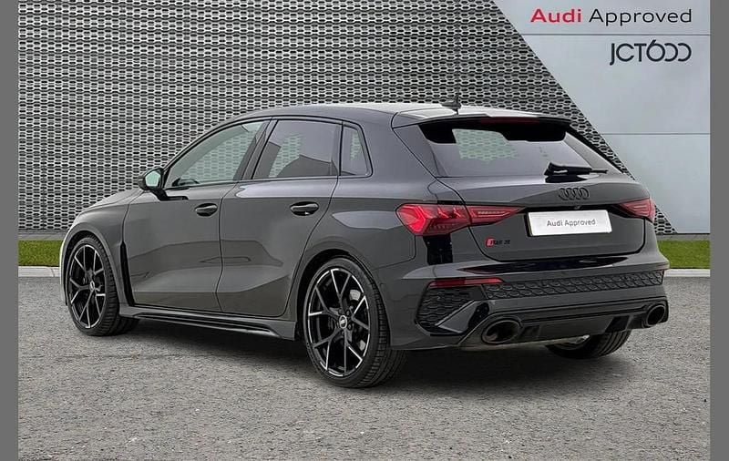 Begagnad Audi RS3 Comfort 400 HK (294 kW) 2023 Svart Sedan