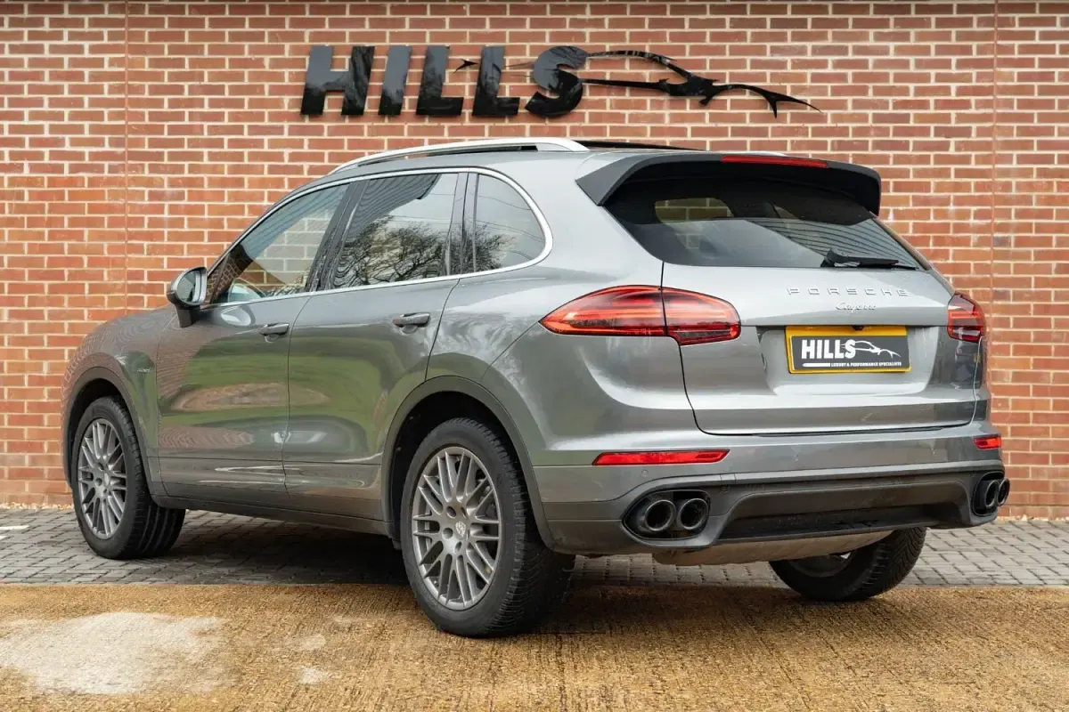 Usado Porsche Cayenne 262 HP (192 kW) 2016 Cinzento SUV
