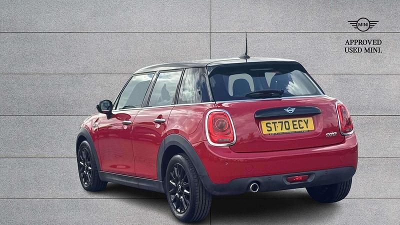 Używany Mini Cooper Classic 136 KM (100 kW) 2020 Czerwony Hatchback