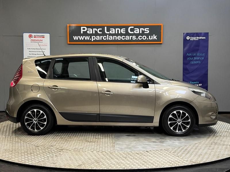 Used Renault Scénic III 110 HP (80 kW) 2011 Beige MPV