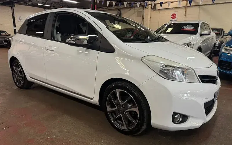 Usado Toyota Yaris Trend 101 HP (74 kW) 2014 Citadino