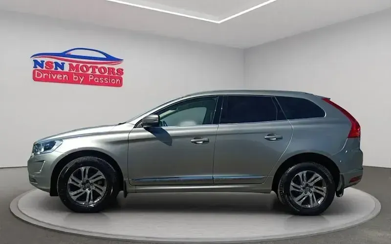 Used Volvo XC60 SE Lux 215 HP (158 kW) 2015 SUV